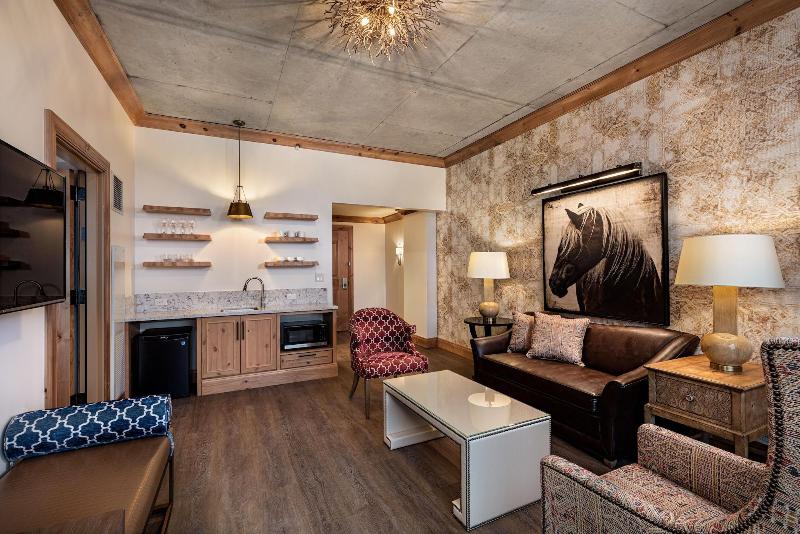 Brownwood Hotel & Spa image