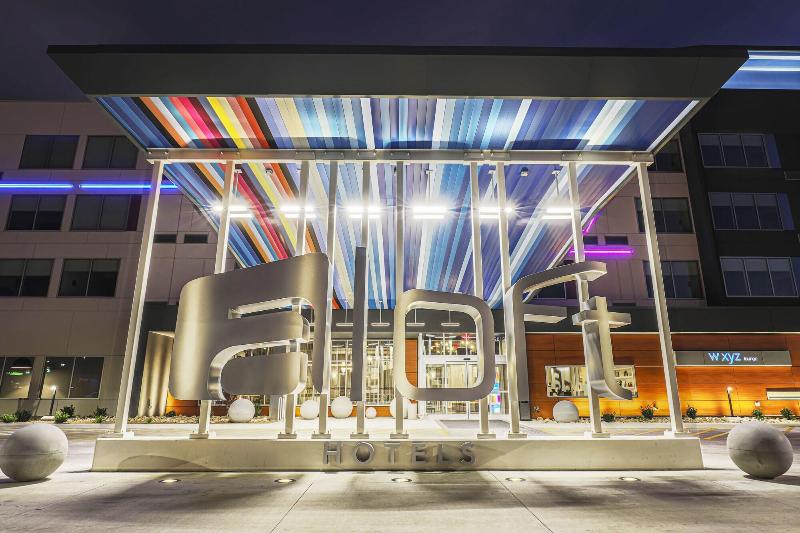 Aloft Omaha Aksarben Village image