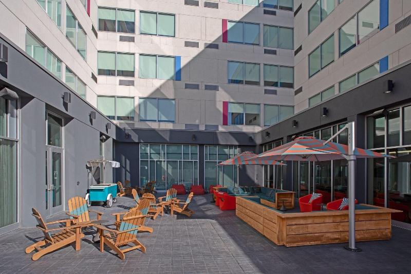 Aloft Omaha Aksarben Village image