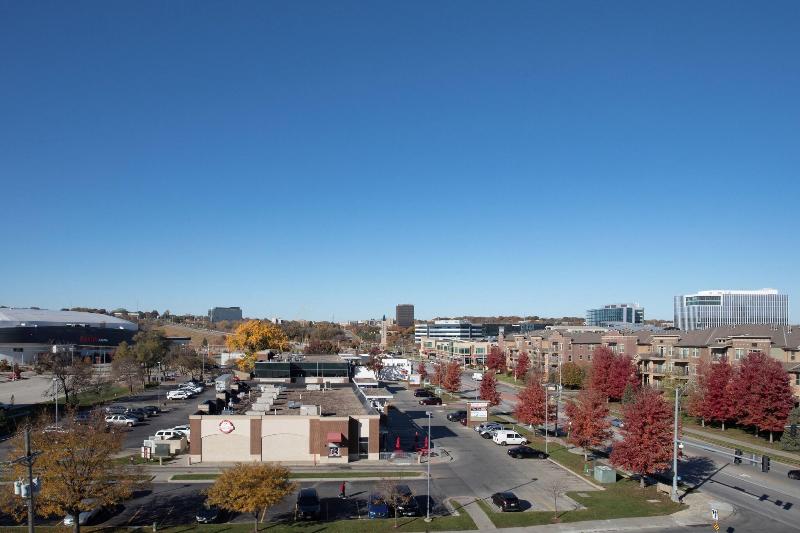 Aloft Omaha Aksarben Village image