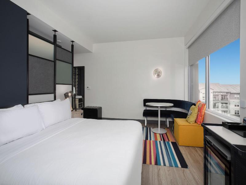 Aloft Omaha Aksarben Village image