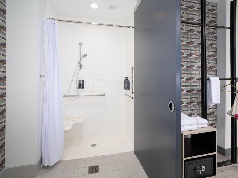 Aloft Omaha Aksarben Village image