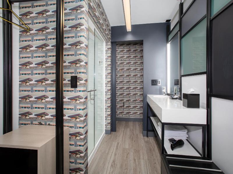 Aloft Omaha Aksarben Village image