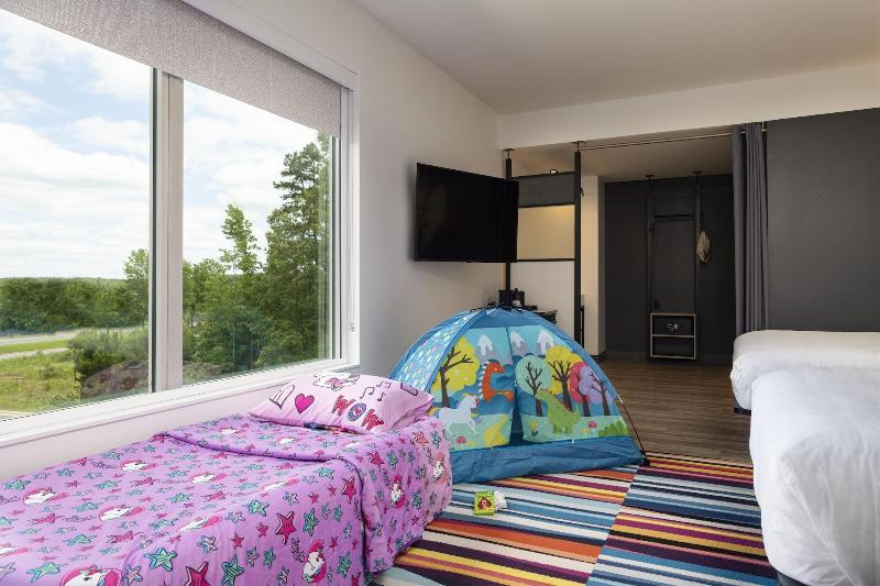 Aloft Omaha Aksarben Village image