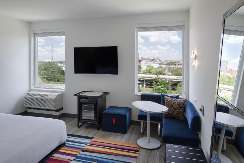 Aloft Omaha Aksarben Village image