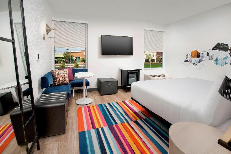 Aloft Omaha Aksarben Village image