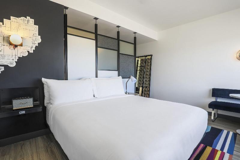 Aloft Omaha Aksarben Village image