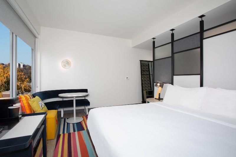 Aloft Omaha Aksarben Village image