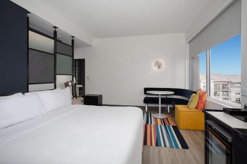 Aloft Omaha Aksarben Village image