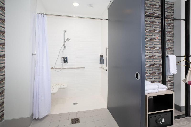 Aloft Omaha Aksarben Village image