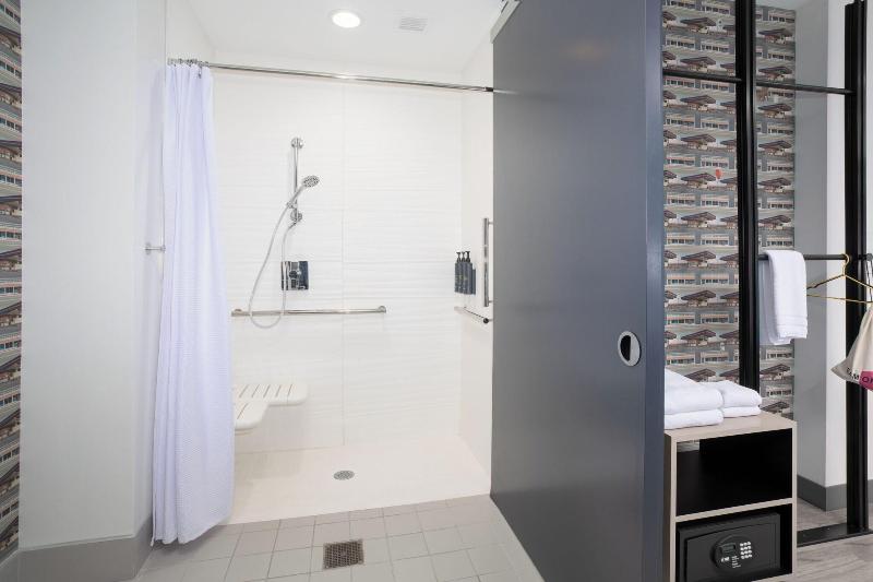 Aloft Omaha Aksarben Village image