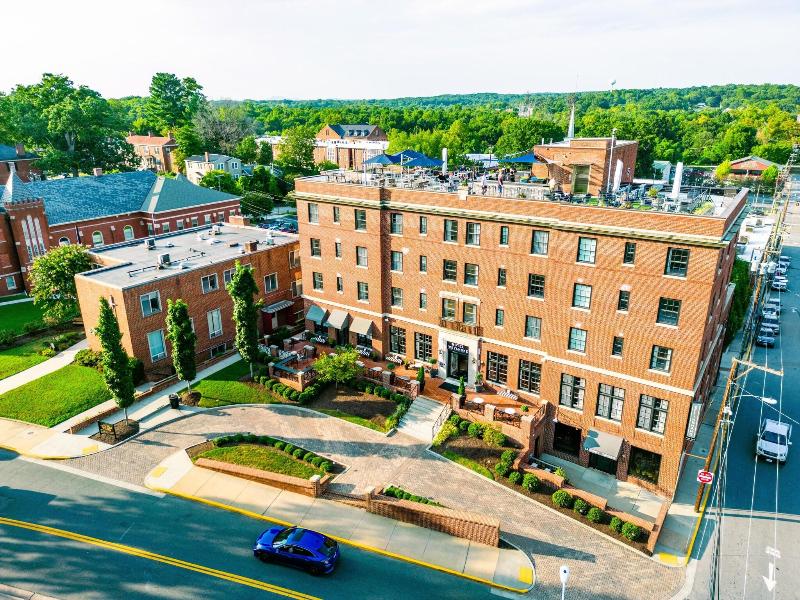 Hotel Weyanoke image