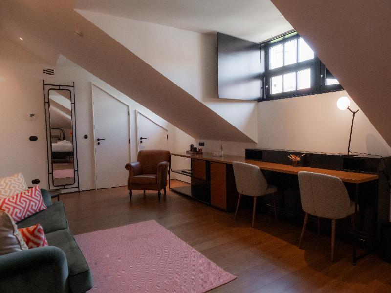 Exmo Hotel image
