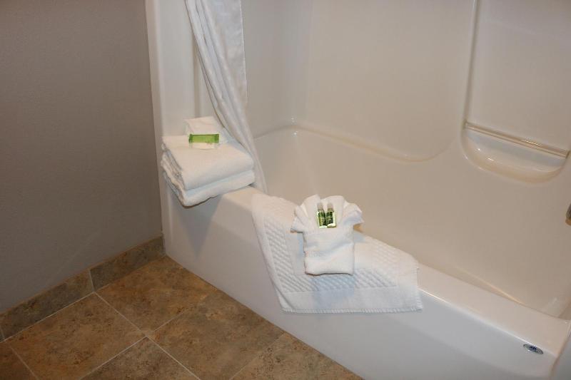 Qube Hotel image