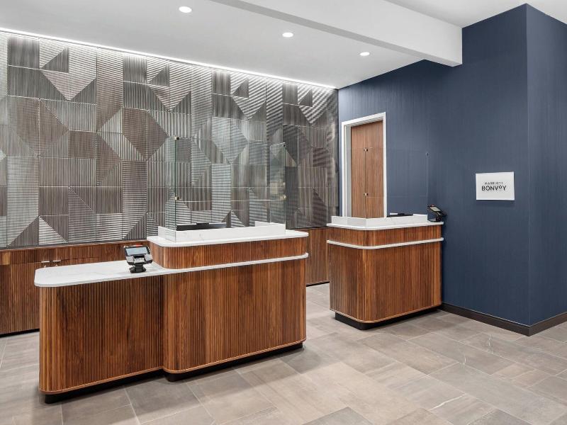 Courtyard By Marriott Lansing Downtown