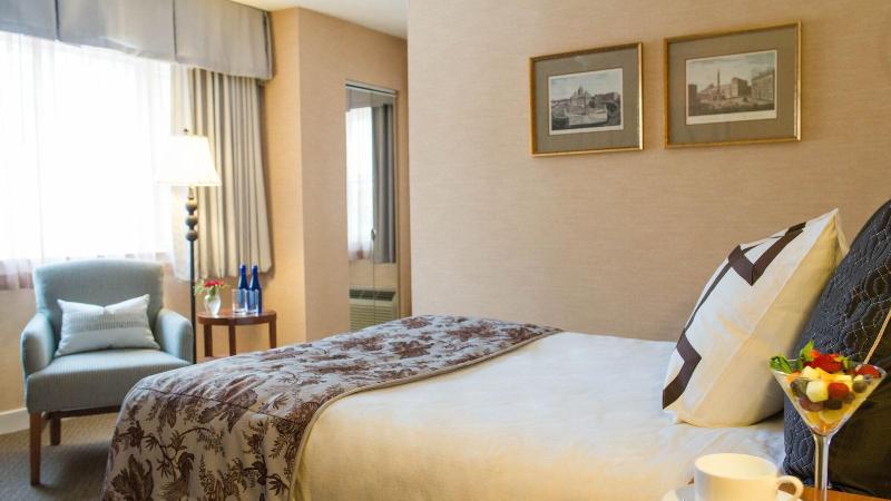 Airlie Hotel image