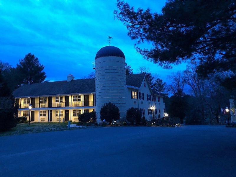 Airlie Hotel image