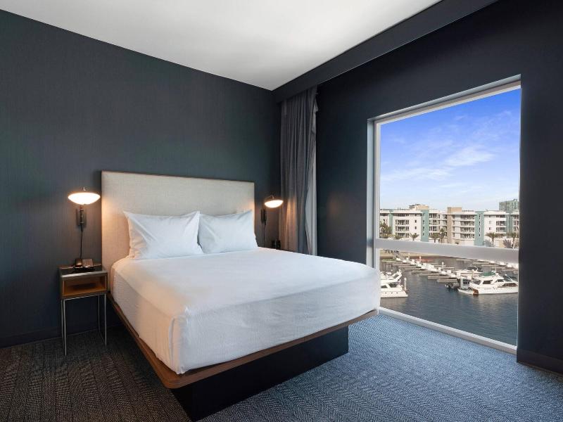 Courtyard By Marriott Marina Del Rey image