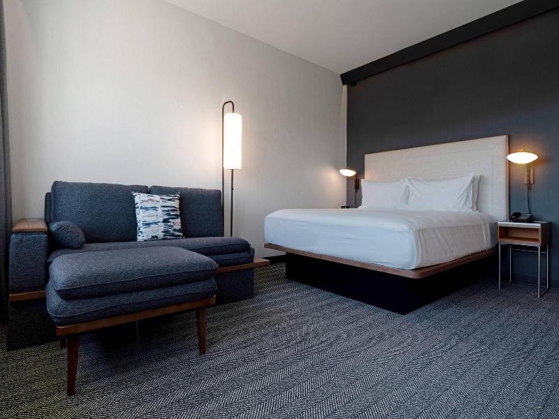 Courtyard By Marriott Marina Del Rey image