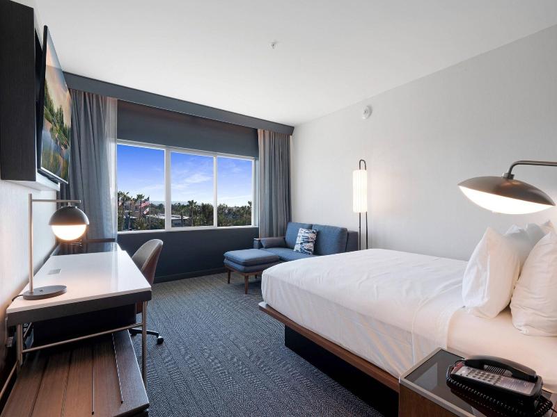 Courtyard By Marriott Marina Del Rey image