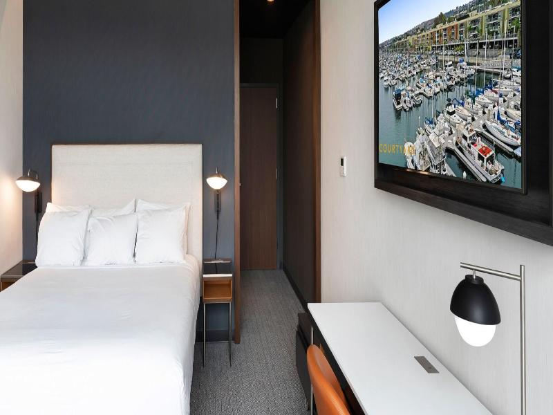 Courtyard By Marriott Marina Del Rey image