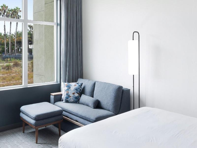 Courtyard By Marriott Marina Del Rey image