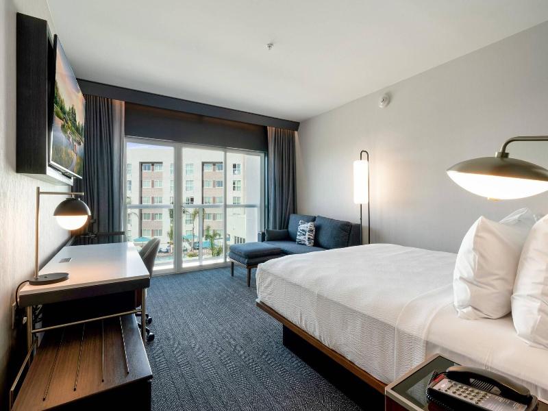 Courtyard By Marriott Marina Del Rey image