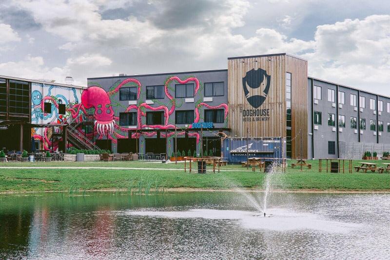 Doghouse Hotel And Brewery image