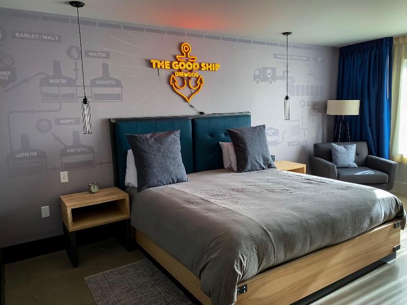 Doghouse Hotel And Brewery image