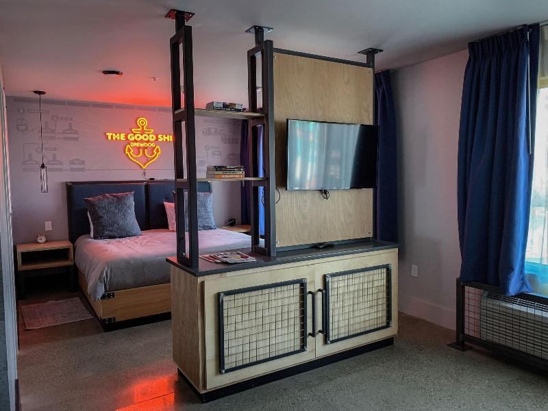 Doghouse Hotel And Brewery image