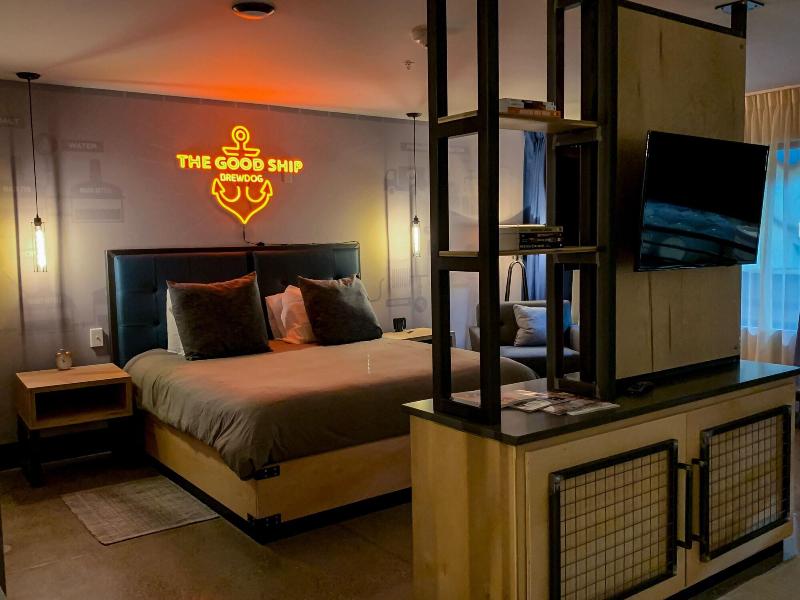 Doghouse Hotel And Brewery image