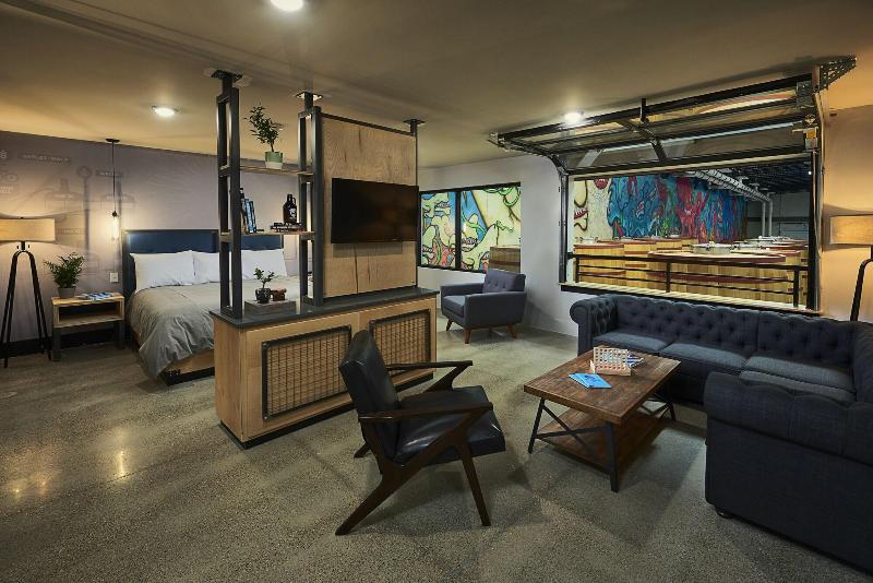 Doghouse Hotel And Brewery image