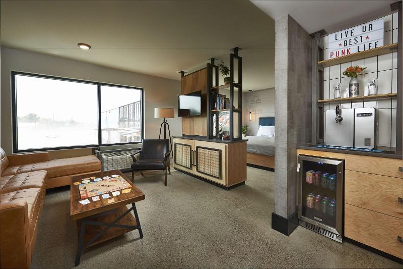 Doghouse Hotel And Brewery image
