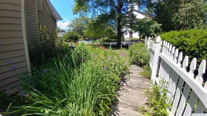 The Gables Of Rhinebeck Inn image