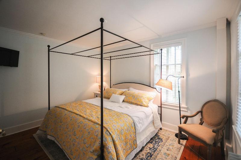 The Gables Of Rhinebeck Inn image