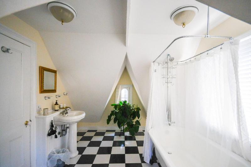 The Gables Of Rhinebeck Inn image