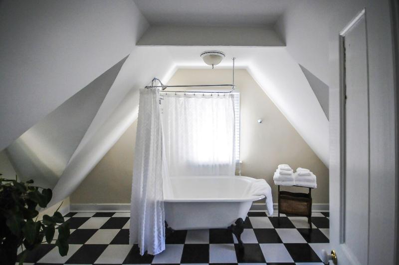 The Gables Of Rhinebeck Inn image