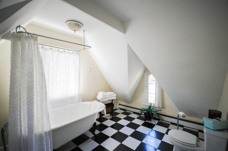 The Gables Of Rhinebeck Inn image