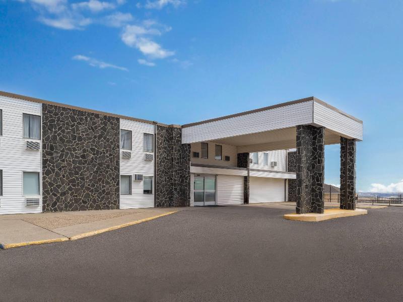 Days Inn By Wyndham Mandan Bismarck Area — general view