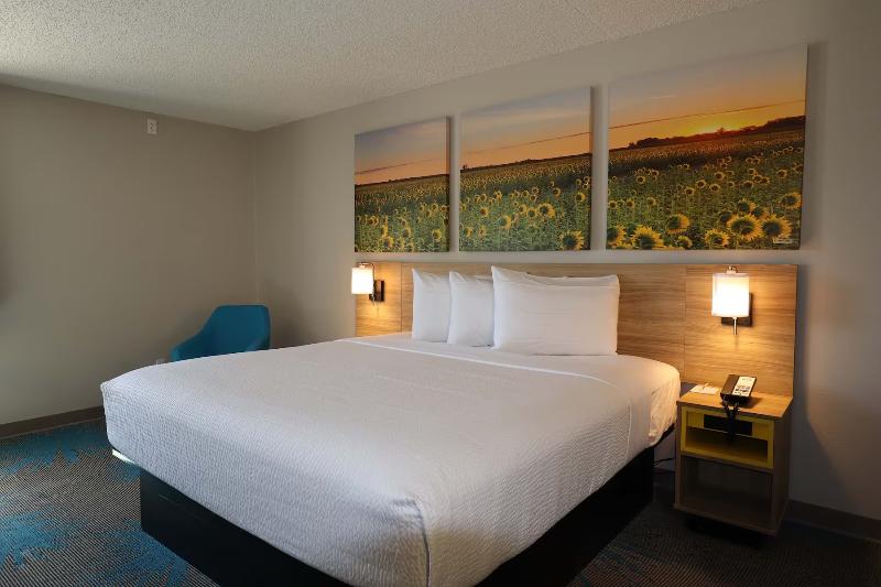 Days Inn By Wyndham Mandan Bismarck Area image