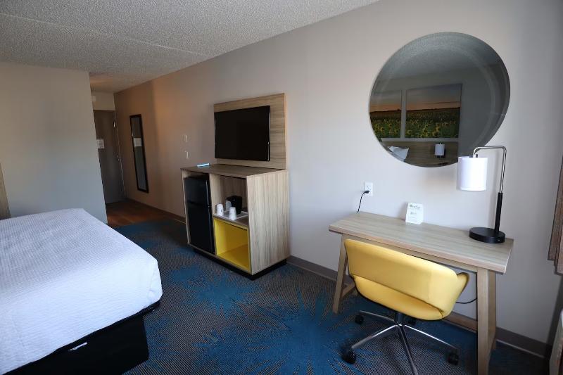 Days Inn By Wyndham Mandan Bismarck Area image