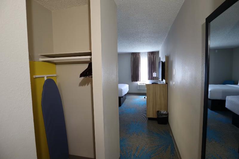 Days Inn By Wyndham Mandan Bismarck Area image