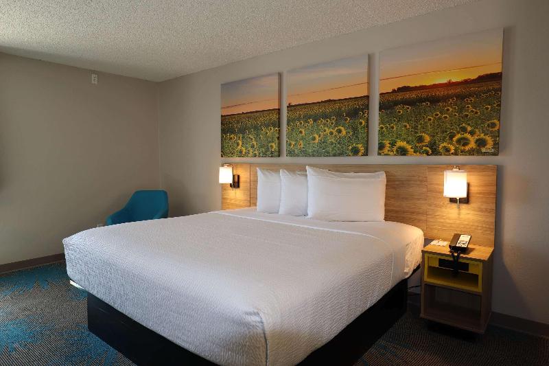 Days Inn By Wyndham Mandan Bismarck Area image
