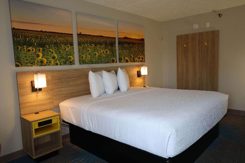 Days Inn By Wyndham Mandan Bismarck Area image