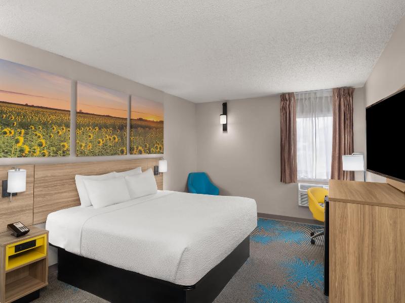 Days Inn By Wyndham Mandan Bismarck Area image