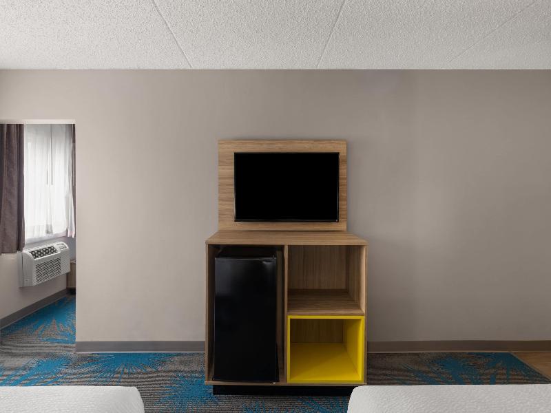 Days Inn By Wyndham Mandan Bismarck Area image