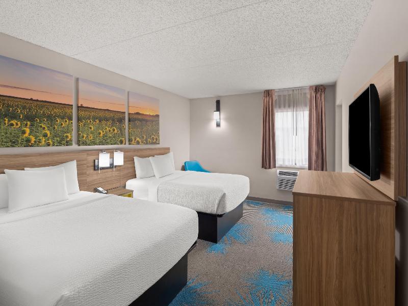 Days Inn By Wyndham Mandan Bismarck Area image