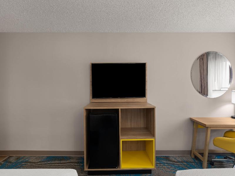 Days Inn By Wyndham Mandan Bismarck Area image