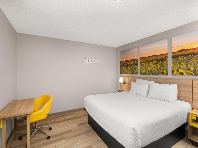 Days Inn By Wyndham Mandan Bismarck Area image