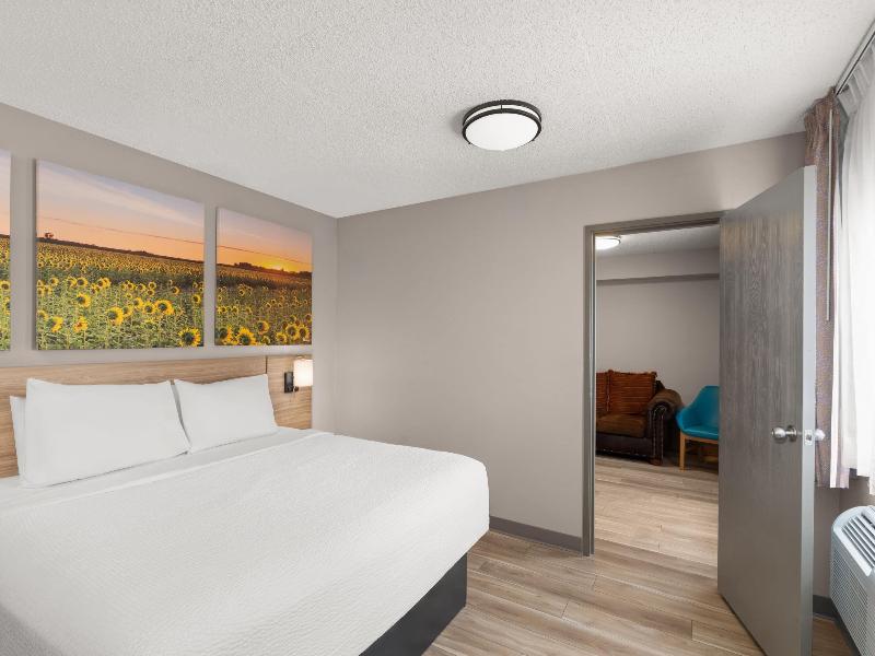 Days Inn By Wyndham Mandan Bismarck Area image